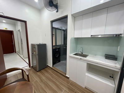 Cho thuê cả toà căn hộ mặt đường Văn Cao, DT: 90m2, 6 phòng căn hộ. 1