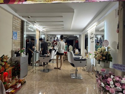 Cần nhượng lại mặt bằng đầy đủ đồ vào là kinh doanh ngay 0