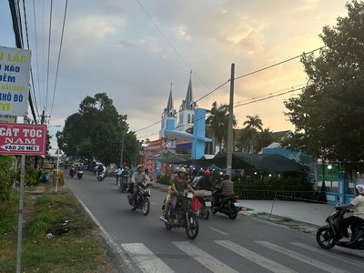 Bán gấp nhà trọ 12 phòng ngay khu Việt Kiều 300m2 shr giá 1 tỷ 3 6
