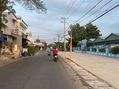 Bán gấp nhà trọ 12 phòng ngay khu Việt Kiều 300m2 shr giá 1 tỷ 3 8