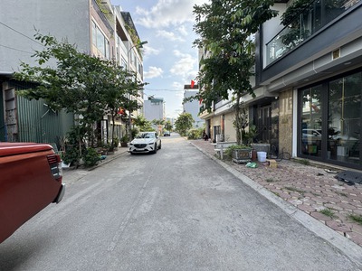 Bán đất tái định cư Trâu Quỳ 32,7m2, đường 12m thông phố Thành Trung, sát Vinhomes Gia Lâm 1