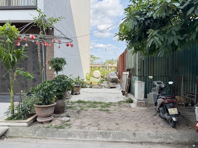 Bán đất tái định cư Trâu Quỳ 32,7m2, đường 12m thông phố Thành Trung, sát Vinhomes Gia Lâm 3