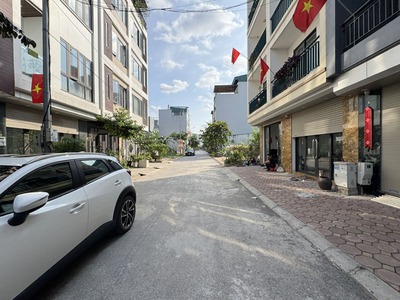 Bán đất tái định cư Trâu Quỳ 32,7m2, đường 12m thông phố Thành Trung, sát Vinhomes Gia Lâm 4
