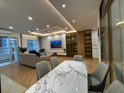 Bán căn hộ cao cấp 18T1 Lê Văn Lương Trung Hòa Nhân Chính 116m2 căn góc 3 ngủ giá 10 tỷ 3