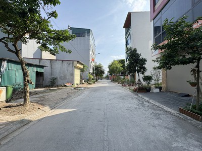 Bán đất TĐC Trâu Quỳ 98m2 mặt tiền rộng thích hợp xây VP, đường 12m thông Nguyễn Mậu Tài 0