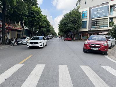 Cần bán căn góc nhà mặt phố Phạm Khắc Quảng: 59m2, từ tầng 2 lên 74m2, 3 mặt xung quanh là vườn hoa 0