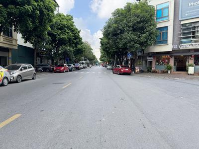 Cần bán căn góc nhà mặt phố Phạm Khắc Quảng: 59m2, từ tầng 2 lên 74m2, 3 mặt xung quanh là vườn hoa 1