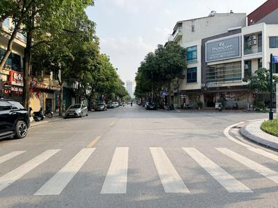 Cần bán căn góc nhà mặt phố Phạm Khắc Quảng: 59m2, từ tầng 2 lên 74m2, 3 mặt xung quanh là vườn hoa 3