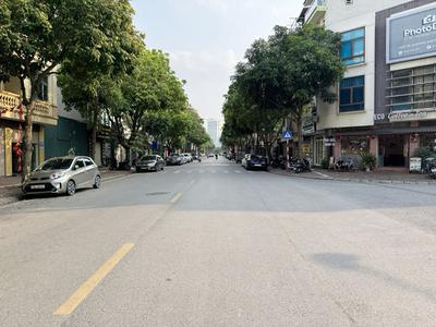 Cần bán căn góc nhà mặt phố Phạm Khắc Quảng: 59m2, từ tầng 2 lên 74m2, 3 mặt xung quanh là vườn hoa 4