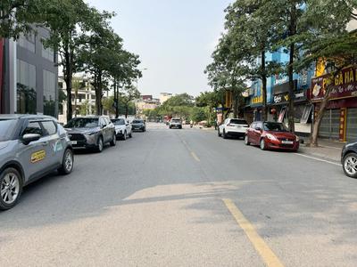 Cần bán căn góc nhà mặt phố Phạm Khắc Quảng: 59m2, từ tầng 2 lên 74m2, 3 mặt xung quanh là vườn hoa 7