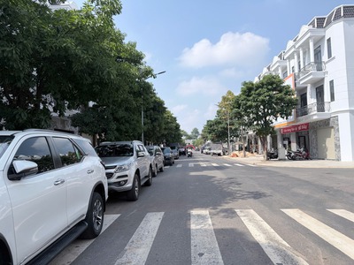 Bán Nhà Phố Khép Kín Bcons City Life Tân Uyên - Chuẩn Sống An Ninh 24/7 Dành Riêng Cho Chuyên Gia 1