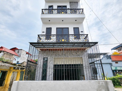 NHÀ ĐẸP Ô TÔ ĐỖ CỬA ngay Chung cư Quỳnh Hoàng - Nam Sơn 1