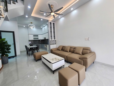 NHÀ ĐẸP Ô TÔ ĐỖ CỬA ngay Chung cư Quỳnh Hoàng - Nam Sơn 3