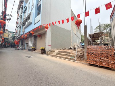 Đức giang,long biên 9 tỷ 60m phân lô ô tô,cần bán chuyển vào nam 1