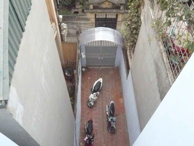 Cho thuê nhà riêng 4,5 tầng TDT 125 m2 có sân thoáng mát đầy đủ tiện nghi gần trung tâm Hà nội 7