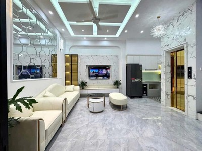 Nhà 6 tầng thang máy gần phố Xã Đàn ô tô đỗ cổng, qua nhà sân rộng 34m2 nội thất hiện đại về ở ngay 0
