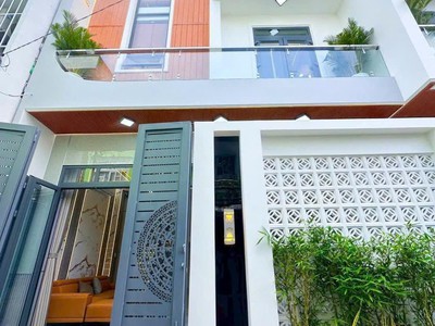 Nhà góc 2 mặt thoáng, cạnh phú mỹ hưng, ngang 7.3m, 3 tầng, chỉ 7.09 tỷ 0
