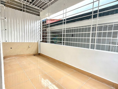 Bán Nhà THIÊN LÔI 4 Tầng Đẹp Kính Koong Sát Vách Aeon Mall, Chỉ 3 Tỷ 580 9