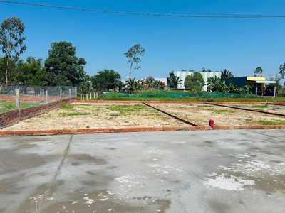 Bán nhanh lô đất gần chợ Lệ Trạch Hòa Tiến 120m full thổ cư 2