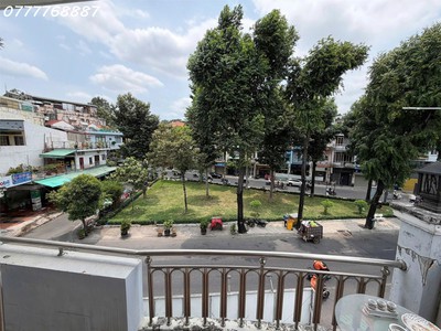 Bán nhà 2mt ngay nguyễn thái sơn gần đh công nghiệp 108m2 đối diện công viên 0