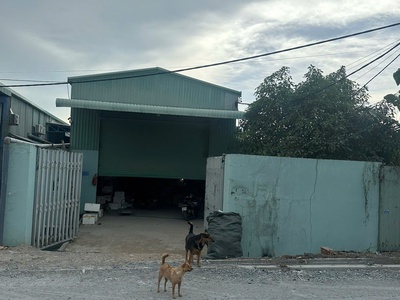 Cho thuê kho 700m tại quận 12 có sẵn 5 phòng làm việc, máy lạnh, xe tải 10 tấn vào tận nơi 0