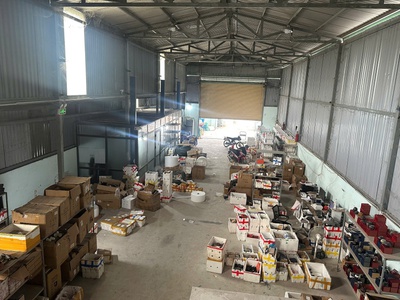 Cho thuê kho 700m tại quận 12 có sẵn 5 phòng làm việc, máy lạnh, xe tải 10 tấn vào tận nơi 1