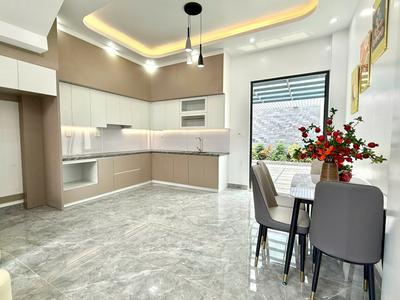 Nhà độc lập ô tô đỗ cách nhà 10m sân vườn sau siêu rộng siêu thoáng tại thiên lôi aeon mall 2