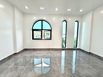 Nhà độc lập ô tô đỗ cách nhà 10m sân vườn sau siêu rộng siêu thoáng tại thiên lôi aeon mall 3