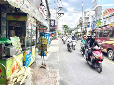 Sang tiệm nước chuối chiên sát 2 trường đại học và cao đẳng, đường cực đông sinh viên, tel : 1