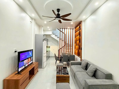 Bán nhà đẹp phố Dương Quảng Hàm Cầu Giấy nội thất cao cấp giá 10,6 4