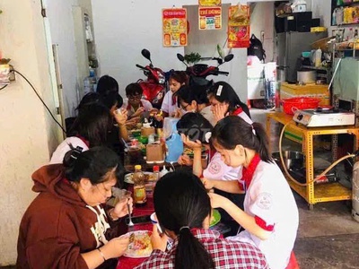 Sang rẻ 38 tr , quán ăn - cafe mt đẹp lắm, mb thuê chỉ 4 tr , sát trường cao đẳng nghề và gần ngã 2