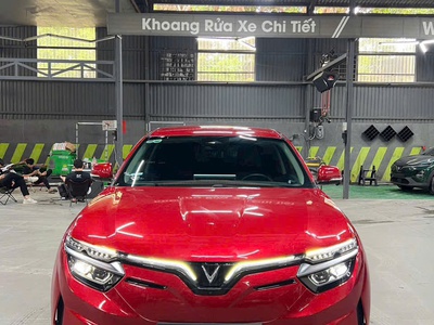 Xe lướt Vinfast VF8 xe đẹp như mới 1