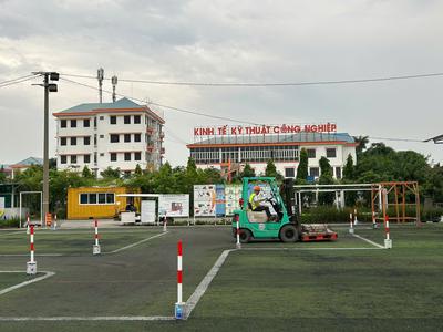 Khoá Học Lái Xe Nâng, Máy Xúc, Máy Cẩu 0