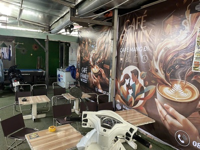 Hóc môn sang nhượng quán cafe võng dt : 300 m2 mb thuê chỉ 7tr , có 2 pn máy lạnh, tel : 4