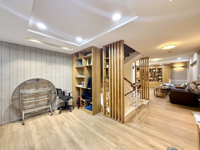 Bán nhà sư vạn hạnh - quận 10 hẻm nhựa oto nội thất cao cấp 0