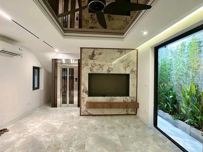 Nhà mới đẹp 6 tầng thang máy khu Hoàng Văn Thái - Lê Trọng Tấn 5m ra ô tô ngõ thông 52m2 MT rộng 0