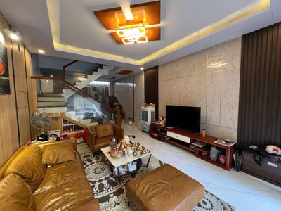 Cho thuê nhà phố Văn Cao, DT: 55m2, 4 p.ngủ full đồ. 0