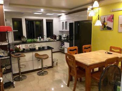 Cho thuê nhà phố Văn Cao, DT: 55m2, 4 p.ngủ full đồ. 1
