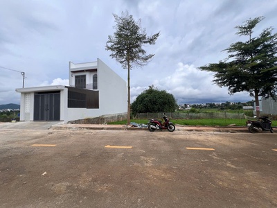 Bán 151m2 đất mặt tiền khu phân lô chữ u liên nghĩa đức trọng lâm đồng 1 tỷ 4 3