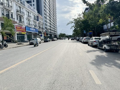 Bán Shophouse Sông Hồng Mặt Đường Thành Trung Gia Lâm - 90m2 Mặt Tiền 6m Đường 30m 4