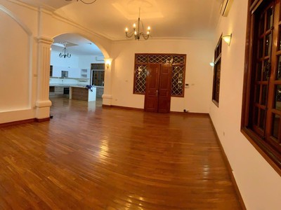 Biệt Thự Sân Vườn Mặt phố Tô Ngọc Vân 350M2 4 Tầng Có Bể Bơi Bề Thế rất đẹp 2