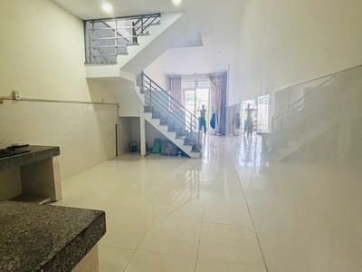 Bán nhà mặt tiền giá rẻ liên ấp 234 xã bình chánh 100m2 2 tầng sổ riêng chỉ 3,1 tỷ 3