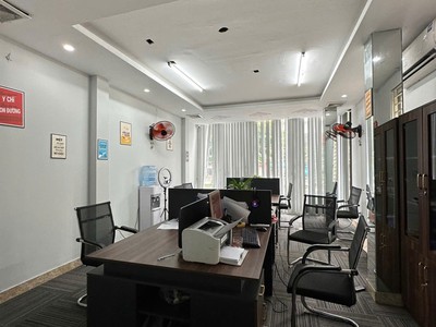 Mặt phố Phạm Văn Đồng, 40m2, Lô góc, đang cho thuê k.doanh, chỉ 24 tỷ 2