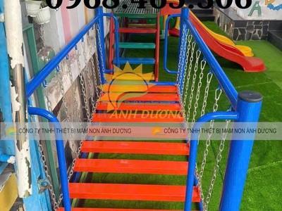 Bộ vận động thăng bằng mầm non, cầu thăng bằng giao động mầm non 2