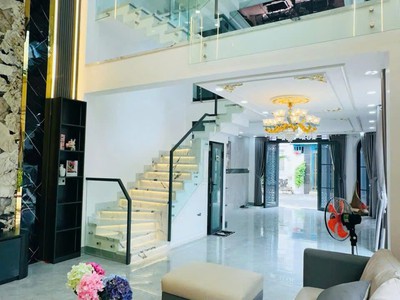 Nhà 1 trệt 4 lầu - Gía dưới 7 tỷ 3