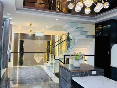 Nhà 1 trệt 4 lầu - Gía dưới 7 tỷ 5