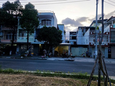 Bán nhà mặt tiền Nguyễn Văn Linh Nha Trang, ngay khu dân cư Hòn Rớ, giá 6,3 tỷ 0