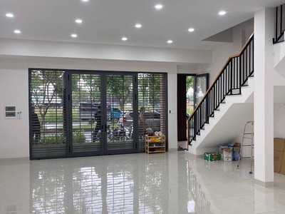 Cho thuê shophouse gs metrocity mặt tiền nguyễn hữu thọ vị trí đẹp nhất dự án 4