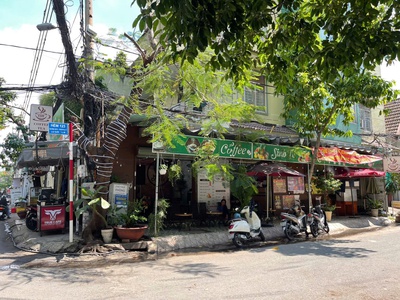 Sang quán caffe góc 2 mt, quán đẹp lắm, dt : 6m x 15m, ngay góc 2 mt đường kính doanh sầm uất, tel 0