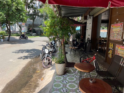 Sang quán caffe góc 2 mt, quán đẹp lắm, dt : 6m x 15m, ngay góc 2 mt đường kính doanh sầm uất, tel 2
